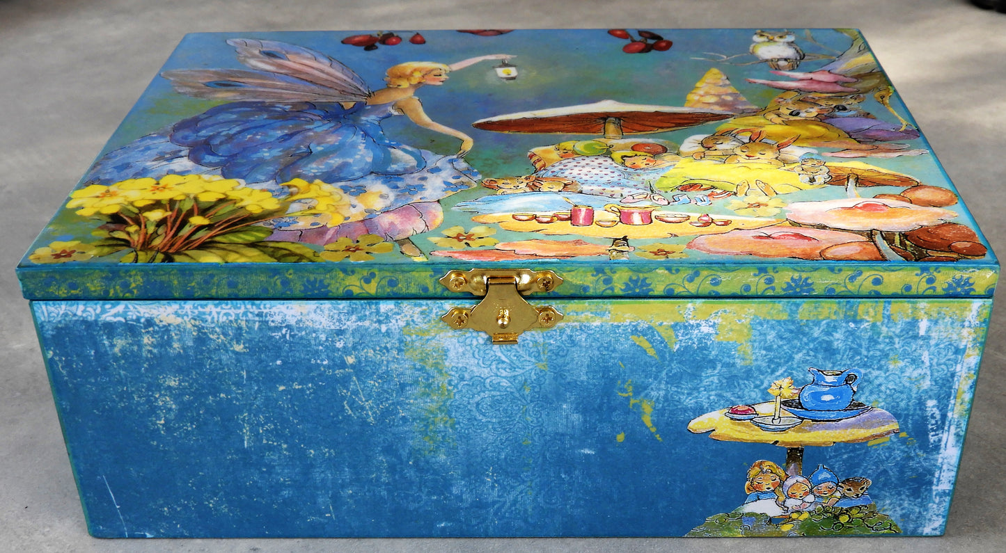 Treasure Chest "Fairy with Lamp"