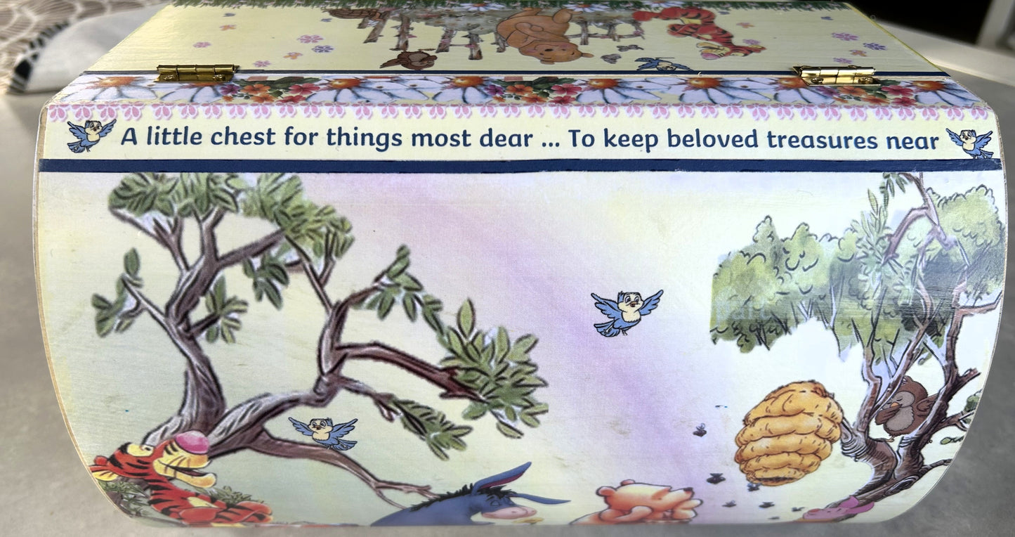 Treasure Chest ... Winnie the Pooh & Friends (Extra Large Chest)