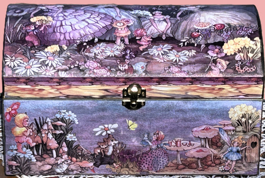 Treasure Chest – Fairies in the Bottom of the Garden (Extra Large)